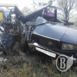 Рятувальники деблокували з понівеченого авто тіла трьох загиблих Рятувальники деблокували з понівеченого авто тіла трьох загиблих